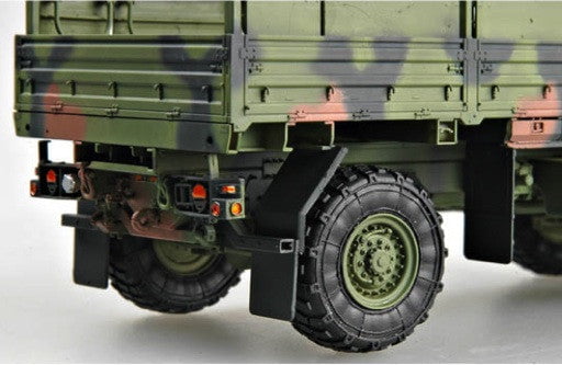 Trumpeter MILITARY MODEL Trumpeter 1/35 M1078 LMTV (Light Medium Tactical Vehicle) Standard Cargo Truck Kit