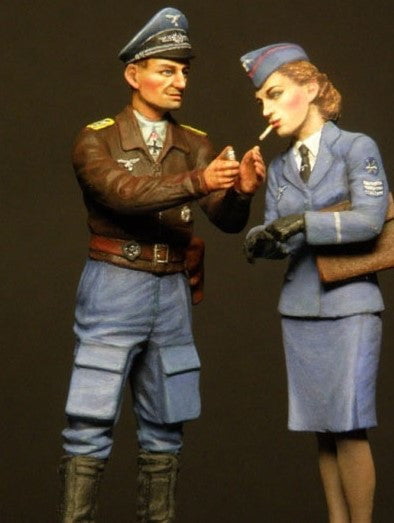 Master Box MILITARY MODEL Master Box Ltd 1/35 Women at War: Luftwaffe Assistants (2 Women, Man, Dog) Kit