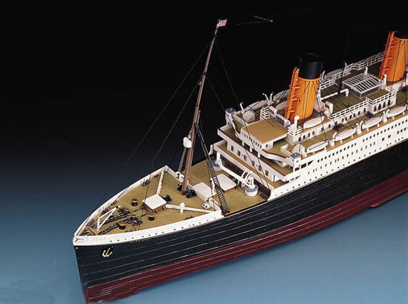 Academy MODEL SHIPS Academy 1/400 RMS Titanic Ocean Liner Kit