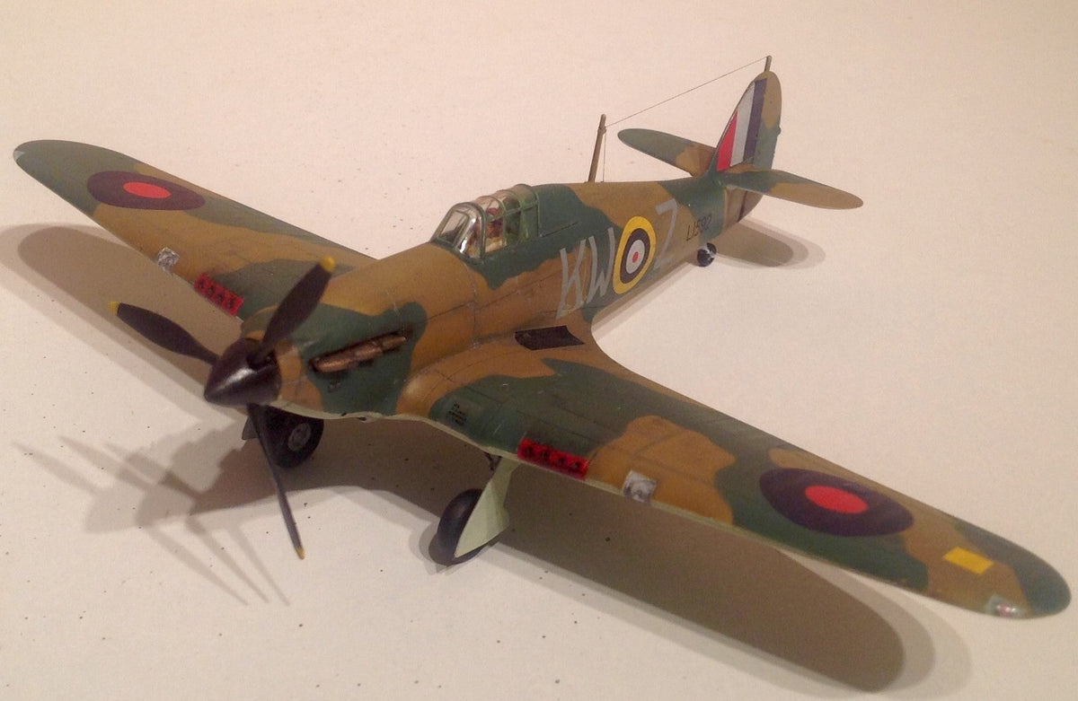 Airfix MODEL AIRPLANES Airfix 1/72 Hawker Hurricane Mk I Fighter Small Starter Set w/Paint & Glue Kit