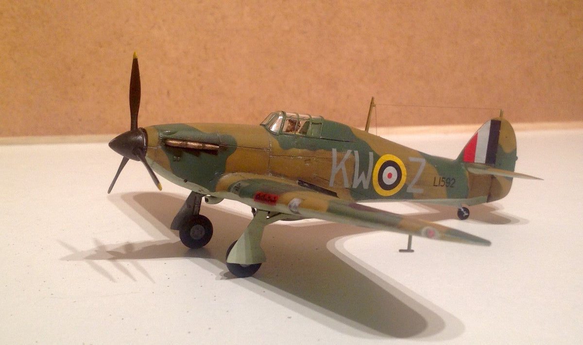 Airfix MODEL AIRPLANES Airfix 1/72 Hawker Hurricane Mk I Fighter Small Starter Set w/Paint & Glue Kit