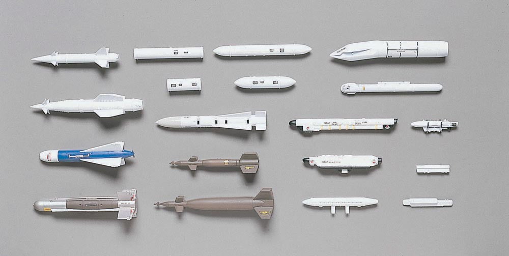 Hasegawa MODEL AIRPLANES Hasegawa 1/48 Weapons B - US Guided Bombs & Rocket Launcher Kit