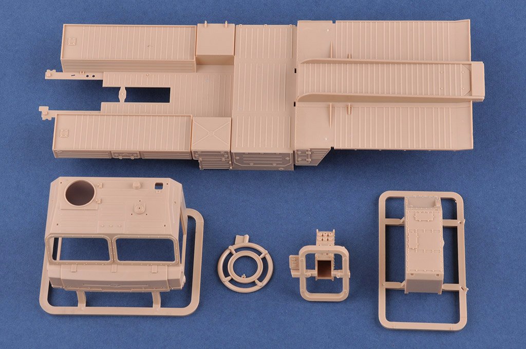 Hobby Boss MILITARY MODEL Hobby Boss 1/35 Russian BAZ-64022 w/5P85TE2 TEL S-400 Kit