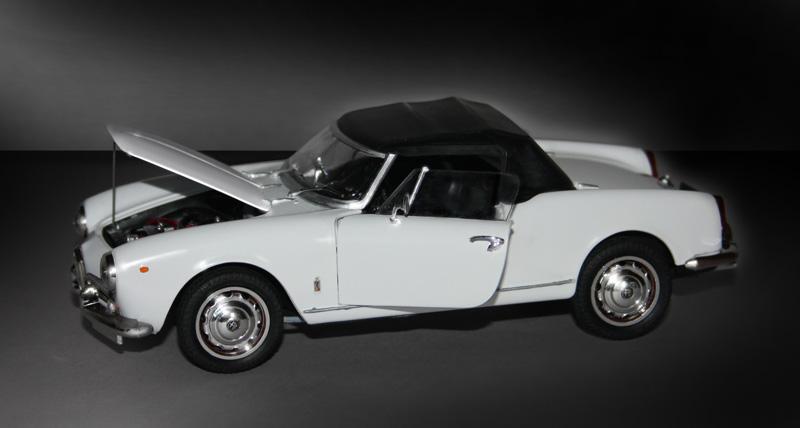 Italeri MODEL CARS Italeri 1/24 Alfa Romeo Giulietta Spider 1300 Car Kit