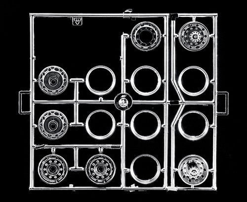 Italeri MODEL CARS Italeri 1/24 Mercedes Benz Actros Black Edition Tractor Cab Kit