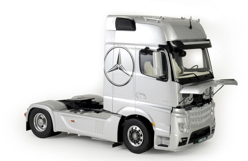 Italeri MODEL CARS Italeri 1/24 Mercedes Benz Actros MP4 GigaSpace Kit