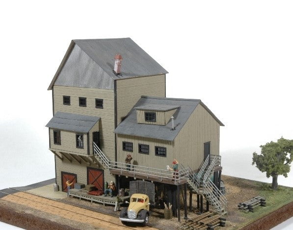 JL Innovative MODEL TRAINS JL Innovative Design HO Stepp Brothers Ladder Mfg. Building Wooden Kit