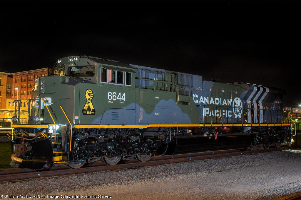 Kato Locomotives Kato N 1768540-DCC SD70ACu Diesel Locomotive, Canadian Pacific D-Day Military Heritage #6644 (DCC Equipped)