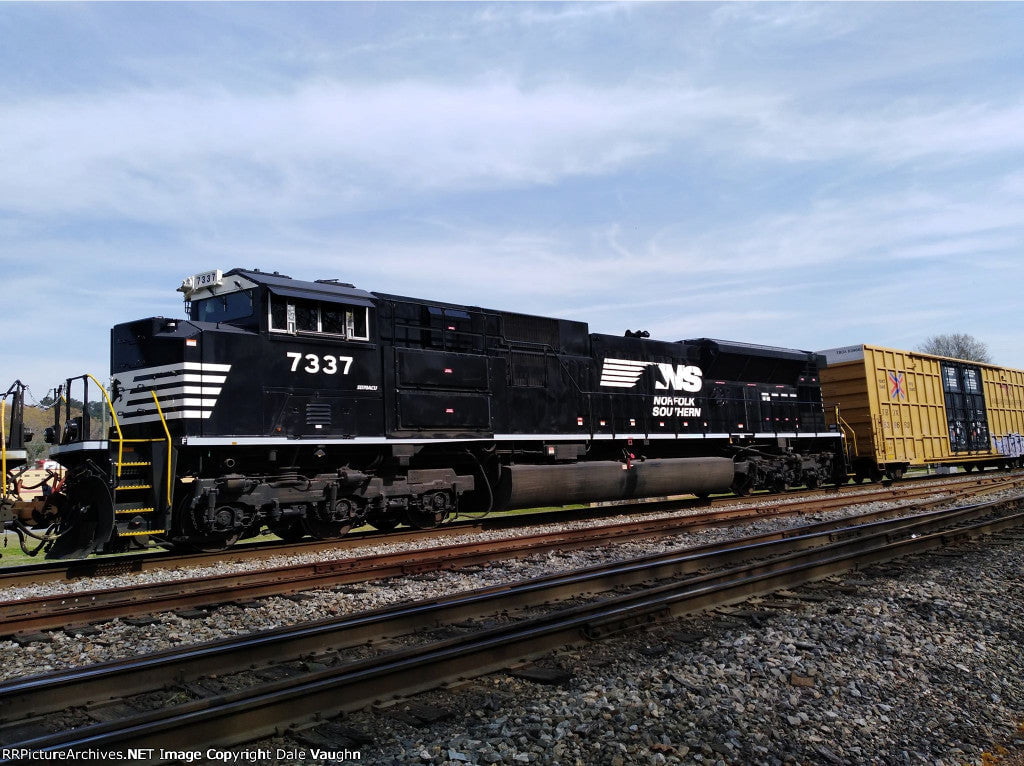 Kato Locomotives PREORDER Kato N 1768561-S SD70ACu Diesel Locomotive, Norfolk Southern #7337 (DCC & Sound Equipped)
