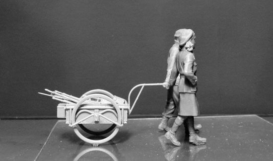 Master Box MILITARY MODEL Master Box Ltd 1/35 Children (2) w/Ammo Cart Heading to the Frontline Kit