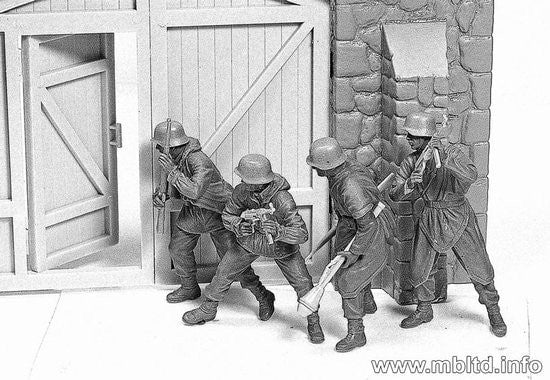 Master Box MILITARY MODEL Master Box Ltd 1/35 German Infantry Western Europe 1944-45 (4) Kit