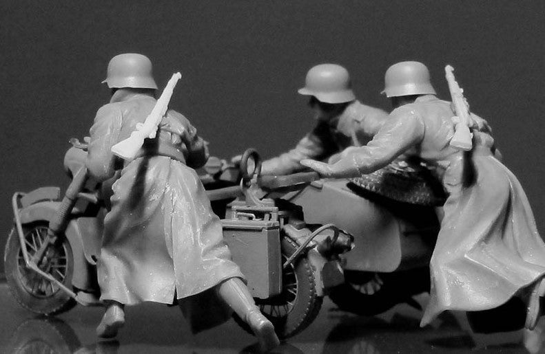 Master Box MILITARY MODEL Master Box Ltd 1/35 German Motorcyclists WWII Era (4) Kit