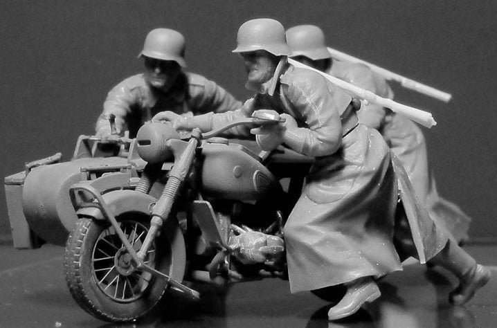 Master Box MILITARY MODEL Master Box Ltd 1/35 German Motorcyclists WWII Era (4) Kit