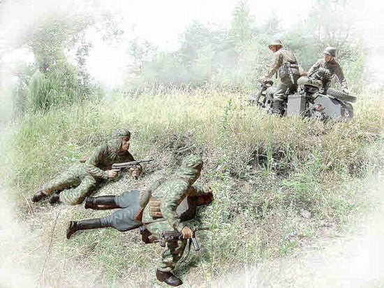 Master Box MILITARY MODEL Master Box Ltd 1/35 WWII Crossroads Eastern Front (5 Figures & Motorcycle w/Sidecar) Kit