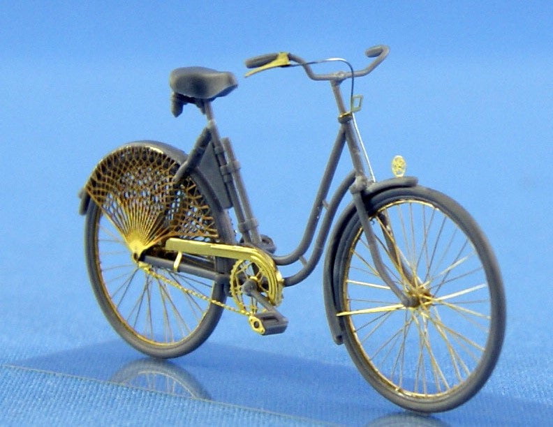 Master Box MILITARY MODEL Master Box Ltd 1/35 WWII Frau Muller Woman & Women's Bicycle Europe Kit