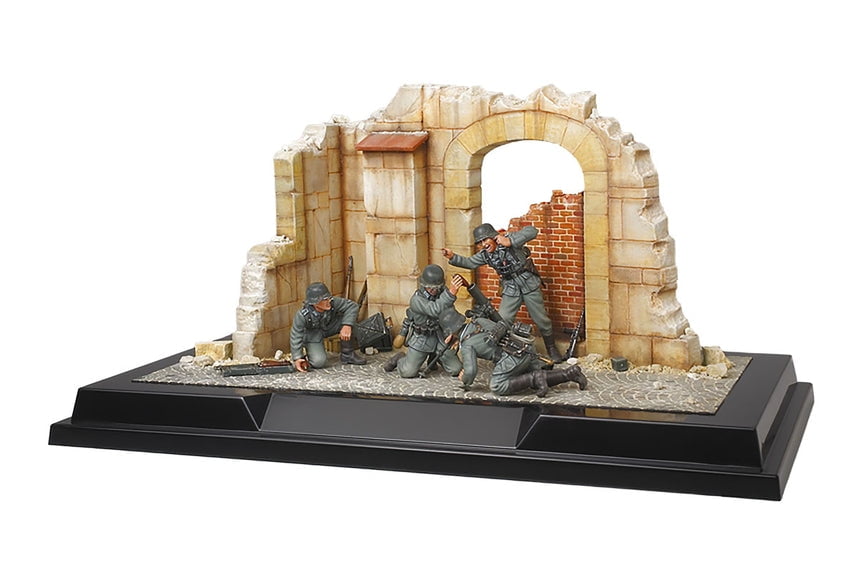 Tamiya MILITARY MODEL Tamiya 1/35 German Mortar Team French Campaign 1940 Scene Set #1 Kit