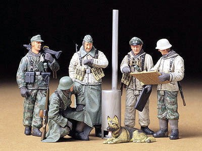 Tamiya MILITARY MODEL Tamiya 1/35 German Soldiers Field Briefing (5 Figures) Kit