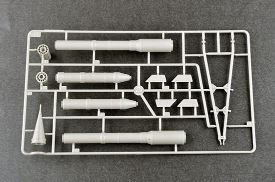Trumpeter MILITARY MODEL Trumpeter 1/35 Soviet 2P16 Launcher w/2K6 Luna (FROG5) Missile (New Variant) Kit