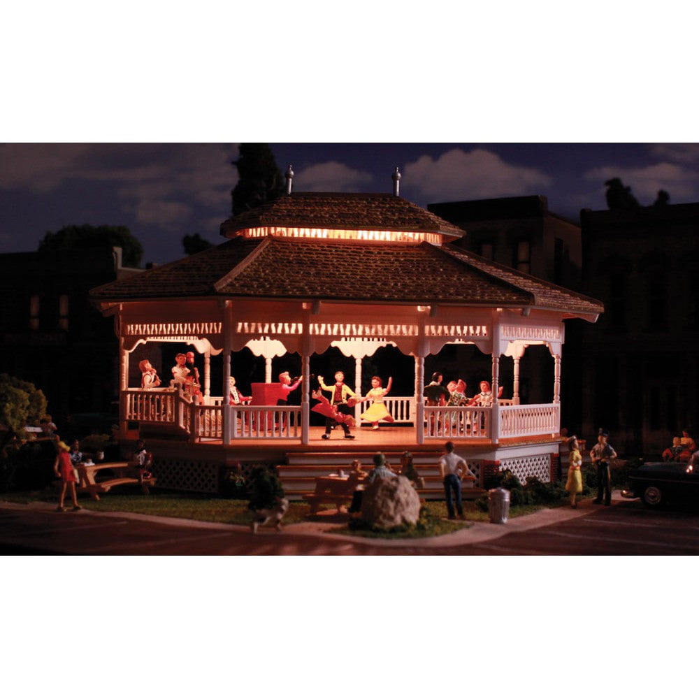 Woodland Scenics Woodland Scenics HO Scale Grand Gazebo Built and Ready