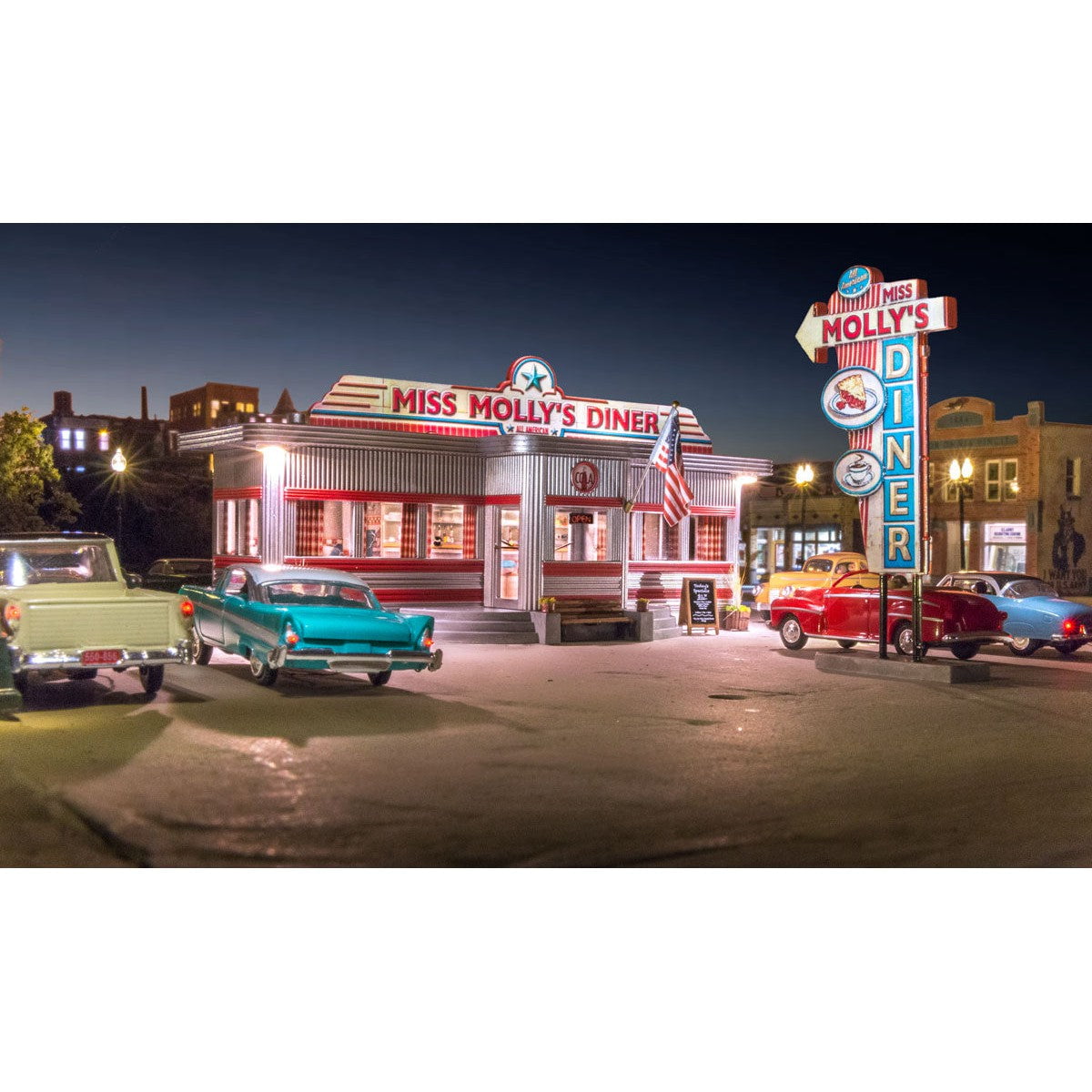 Woodland Scenics Woodland Scenics N Scale Miss Molly’s Diner Built and Ready