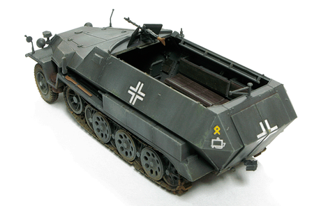 AFV Club MILITARY MODEL AFV Club 1/48 German SdKfz 251/1 Ausf C Halftrack Kit