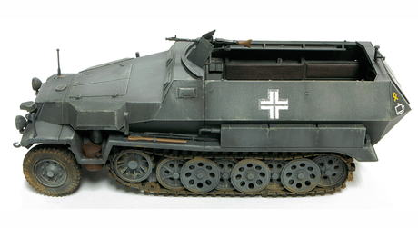AFV Club MILITARY MODEL AFV Club 1/48 German SdKfz 251/1 Ausf C Halftrack Kit