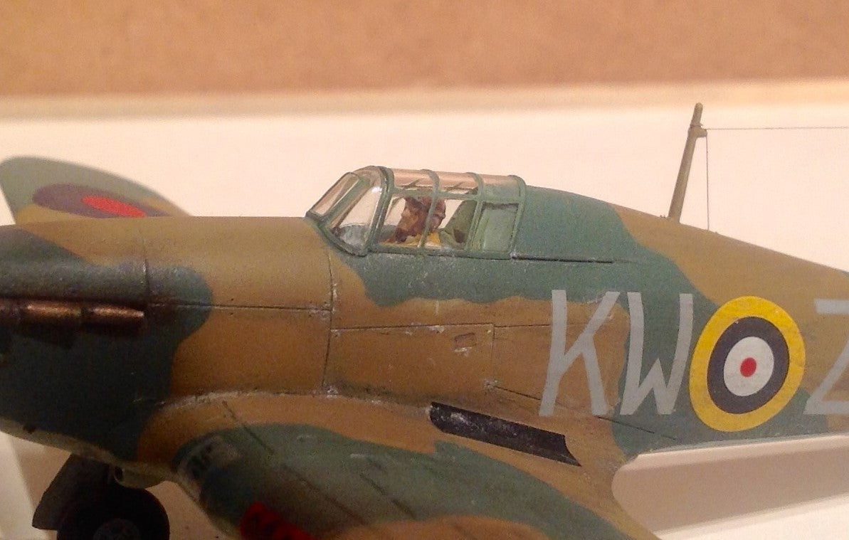 Airfix MODEL AIRPLANES Airfix 1/72 Hawker Hurricane Mk I Fighter Small Starter Set w/Paint & Glue Kit