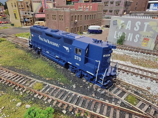 Atlas Diesel - Four Axle Atlas HO Scale EMD GP40 High Hood Pan Am Railways MEC 370 - Custom Painted
