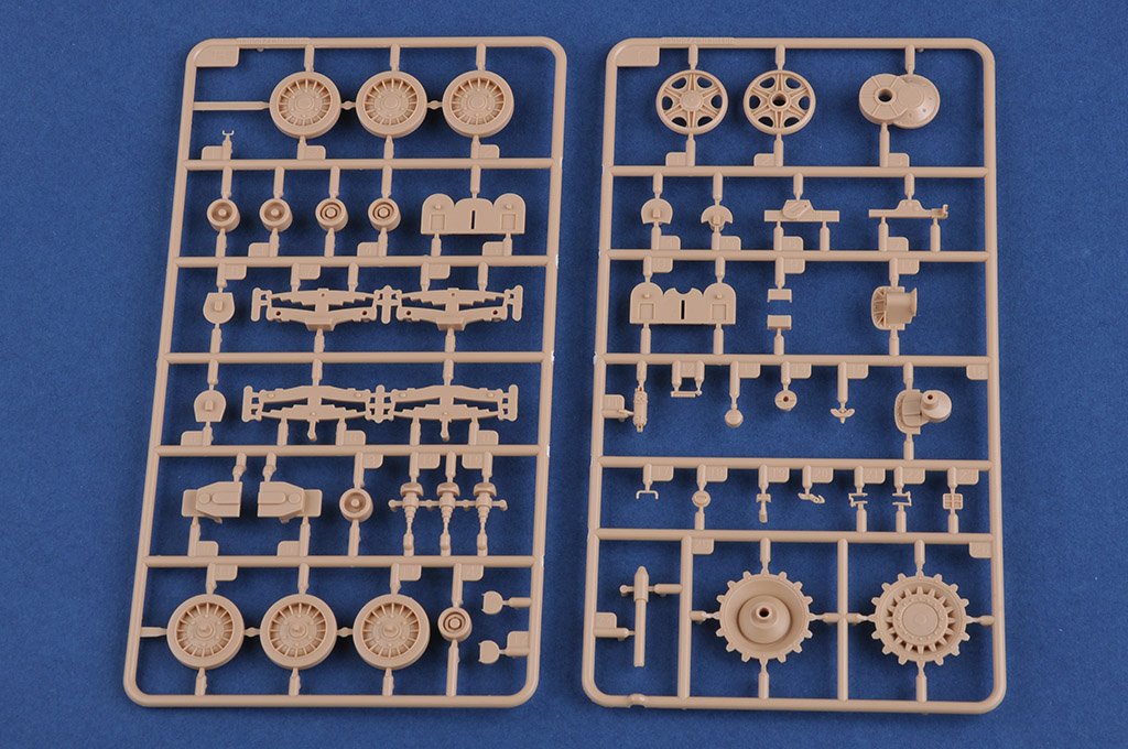 Hobby Boss MILITARY MODEL Hobby Boss 1/35 M35 Mittlere Panzerwagen (ADGZ-Steyr) Kit