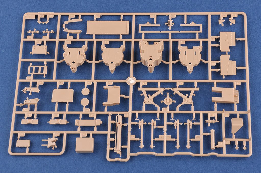 Hobby Boss MILITARY MODEL Hobby Boss 1/35 Russian BAZ-64022 w/5P85TE2 TEL S-400 Kit