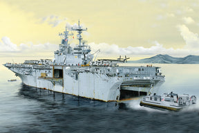 Hobby Boss MODEL SHIPS Hobby Boss 1/700 USS Essex LHD-2 Kit