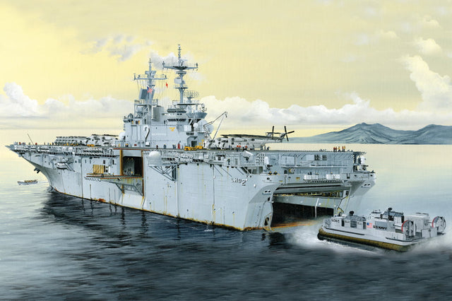 Hobby Boss MODEL SHIPS Hobby Boss 1/700 USS Essex LHD-2 Kit
