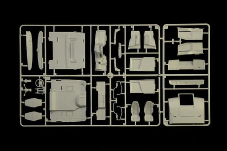 Italeri MODEL CARS Italeri 1/24 2014 Volvo FH4 Globetrotter XL Tractor Cab (New Tool) Kit
