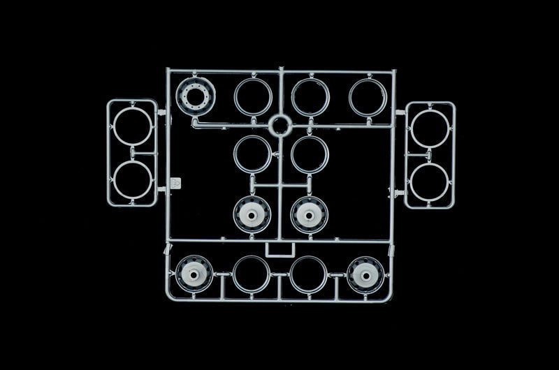Italeri MODEL CARS Italeri 1/24 Freightliner FLD 120 Special Tractor Cab Kit