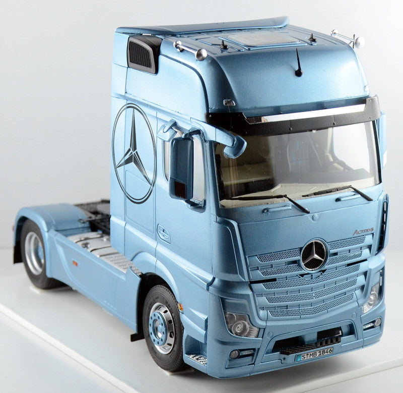 Italeri MODEL CARS Italeri 1/24 Mercedes Benz Actros MP4 GigaSpace Kit