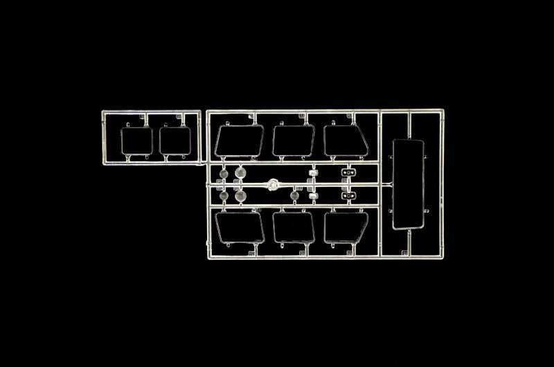 Italeri MODEL CARS Italeri 1/24 Mercedes Benz G230 SUV Kit
