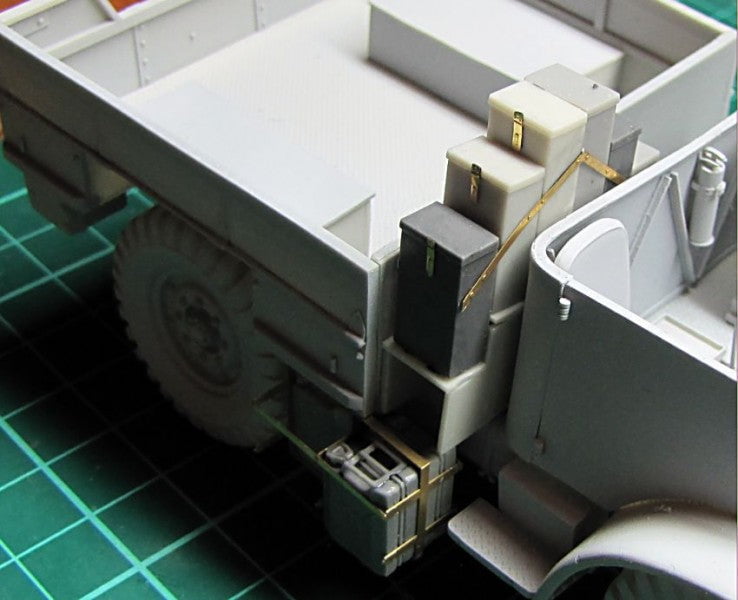 LZ Models MILITARY MODEL LZ Models 1/35 WWII Italian CMP Ford F15 Military Truck w/20mm Breda Gun Mod 39 Resin Kit