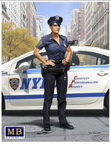 Master Box MILITARY MODEL Master Box Ltd 1/24 Ashley Modern Police Woman Kit