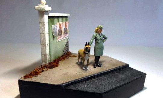 Master Box MILITARY MODEL Master Box Ltd 1/35 Women at War: Luftwaffe Assistants (2 Women, Man, Dog) Kit