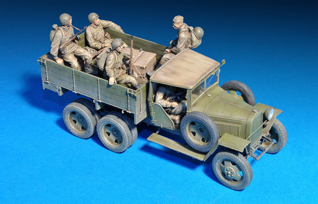 MiniArt 1/35 Vehicle MiniArt 35173 1/35 GAZ-AAA Cargo Truck 1941 with Figures Model Kit