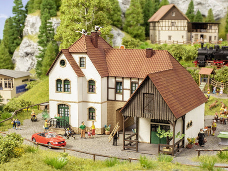 Noch MODEL TRAINS Noch N Linder Holiday Farm Laser-Cut Kit