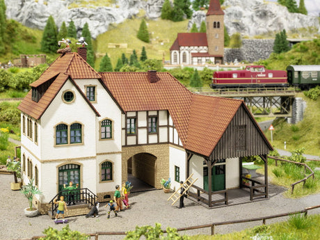 Noch MODEL TRAINS Noch N Linder Holiday Farm Laser-Cut Kit