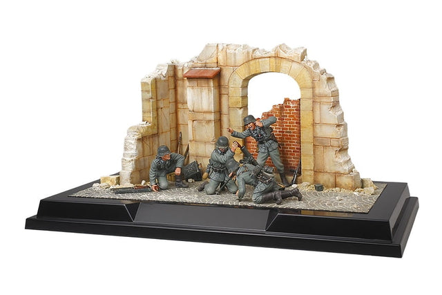Tamiya MILITARY MODEL Tamiya 1/35 German Mortar Team French Campaign 1940 Scene Set #1 Kit