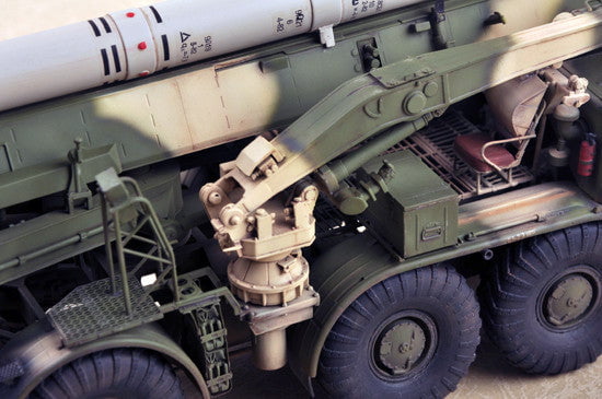 Trumpeter MILITARY MODEL Trumpeter 1/35 Russian 9P113 TEL Launcher w/9M21 Rocket of 9K52 Luna-M Kit (New Variant)