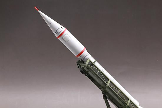 Trumpeter MILITARY MODEL Trumpeter 1/35 Soviet 2P16 Launcher w/2K6 Luna (FROG5) Missile (New Variant) Kit