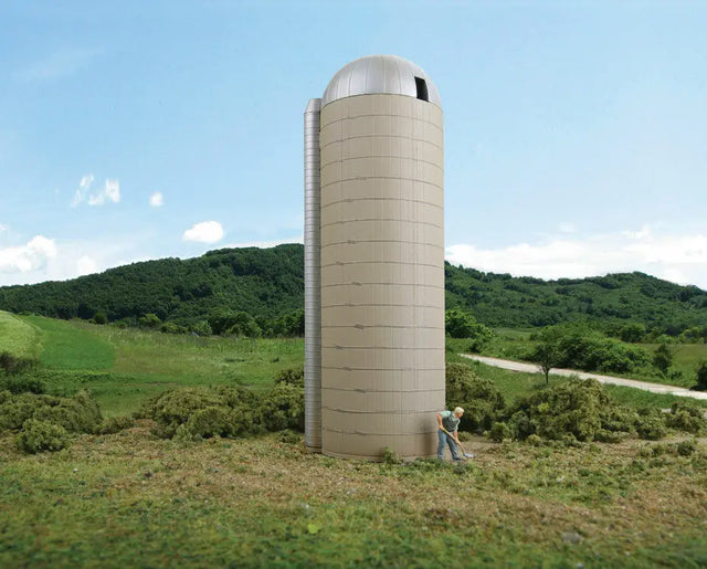 Walthers Cornerstone Walthers Cornerstone Concrete-Style Silo (HO Scale) Part# 933-3132
