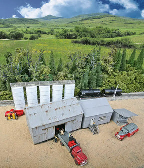 Walthers Cornerstone Walthers Cornerstone Trackside Oil Dealer with Storage Tanks (HO Scale) Part# 933-4059