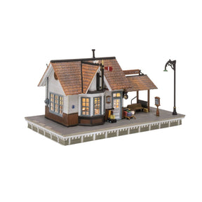Woodland Scenics Woodland Scenics 5052 HO Scale The Depot Built and Ready