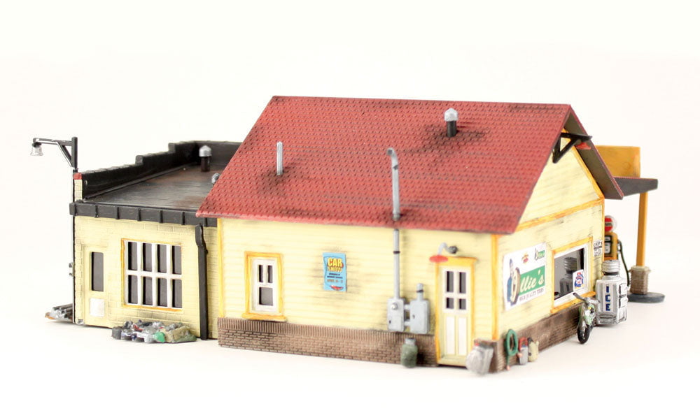 Woodland Scenics Woodland Scenics 5203 N Scale Pre-Fab Sonny's Super Service Kit DPM Kit